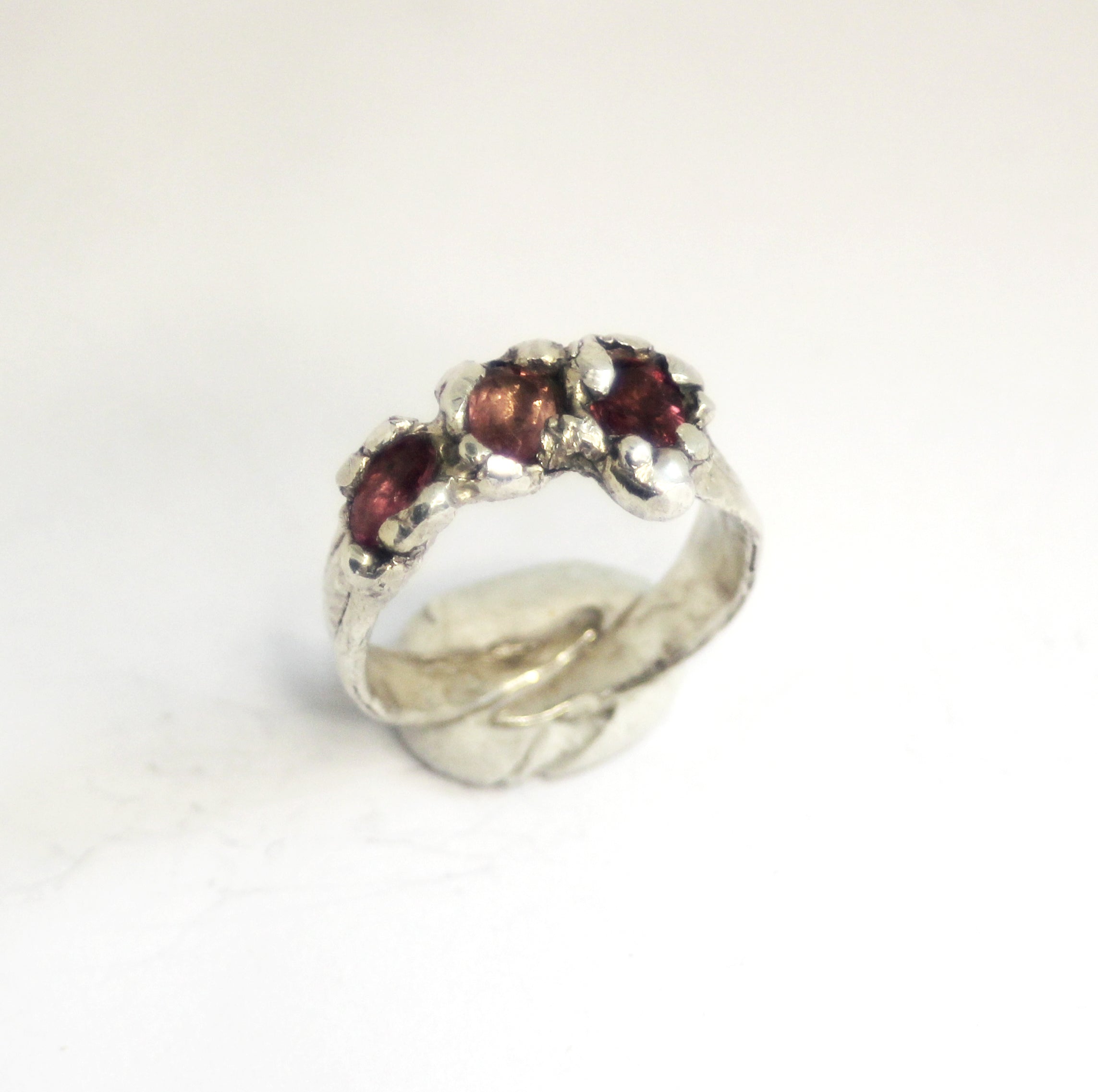 Fluid silver ring in pink