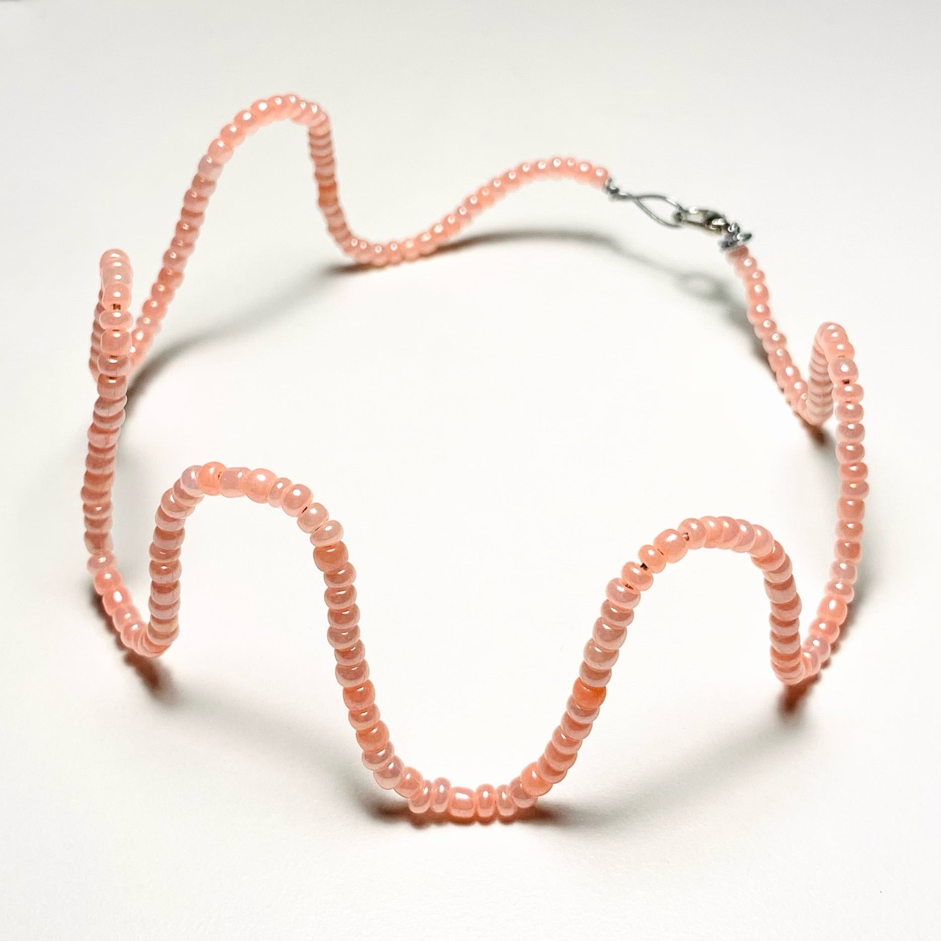 PEACHY WORM NECKLACE